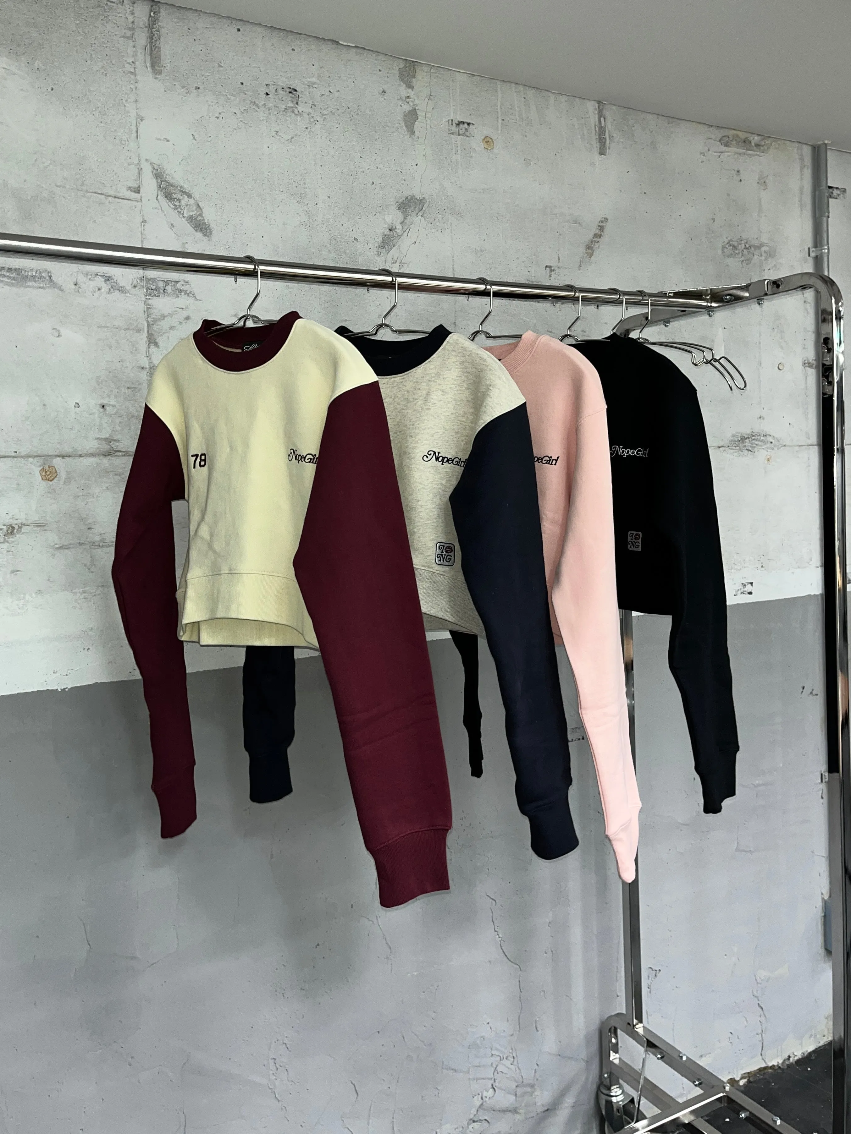 Cropped switching sweat