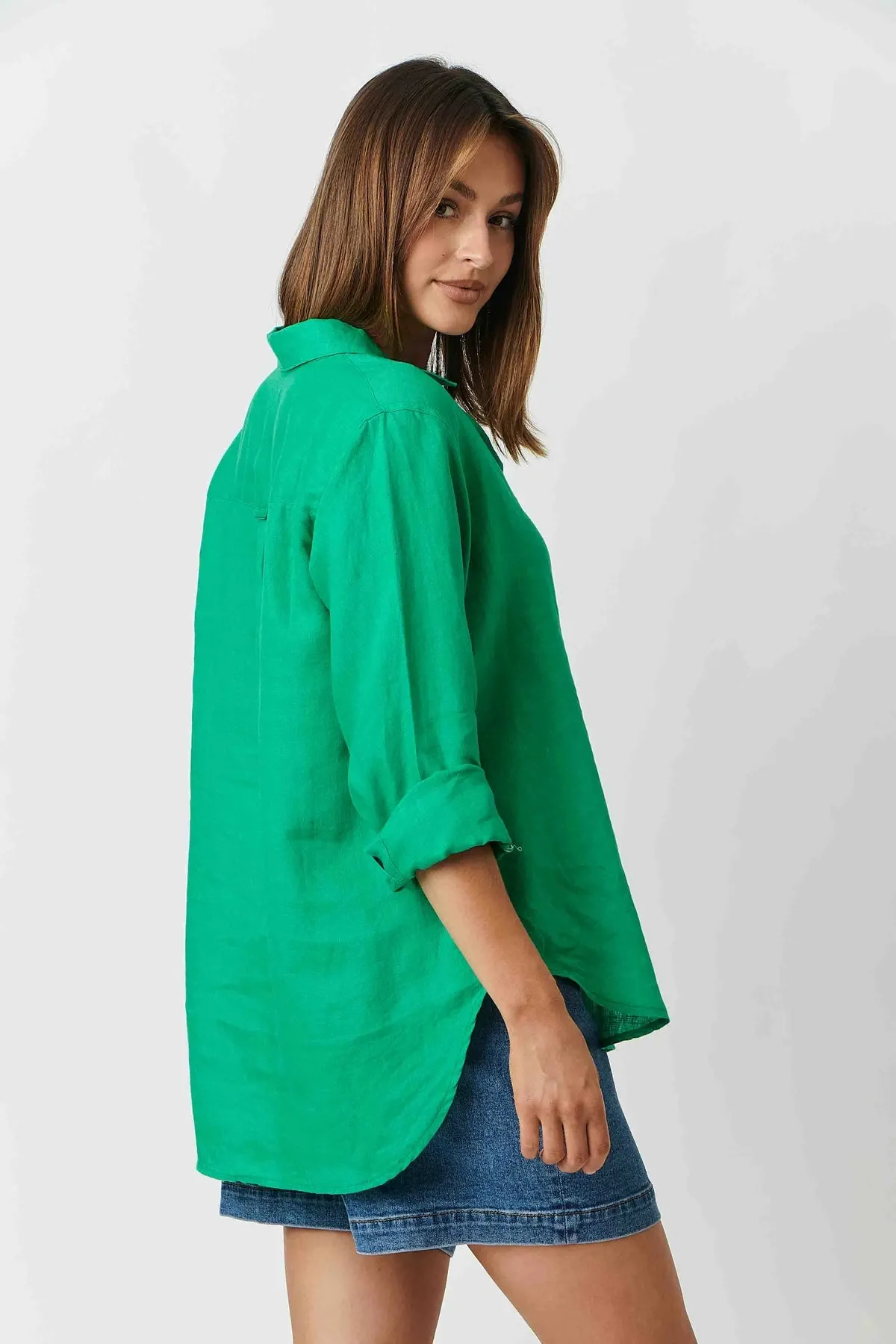Linen Boyfriend Shirt in Palme